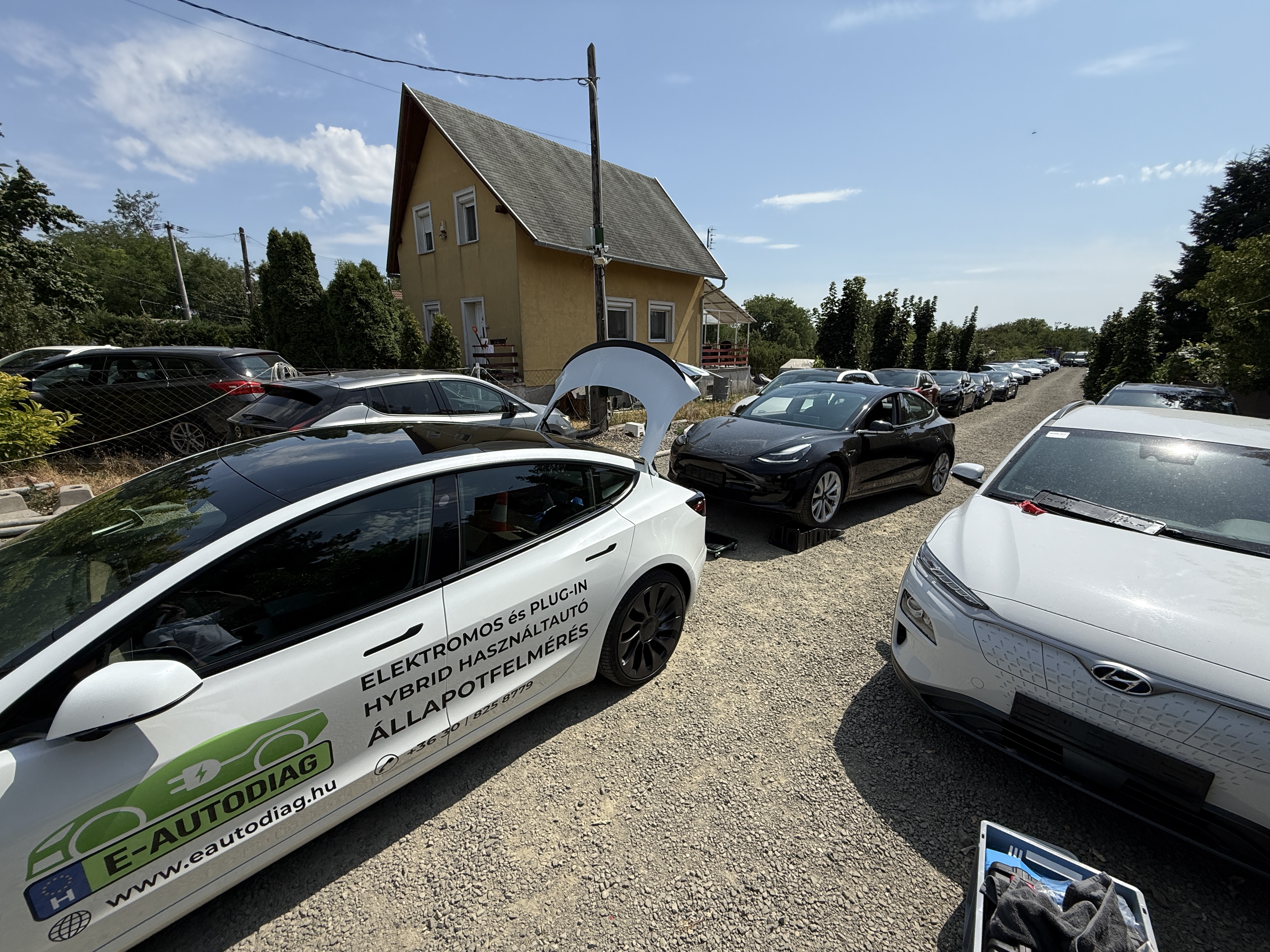 Tesla Model 3 teljeskörű helyszíni állapotfelmérés országosan